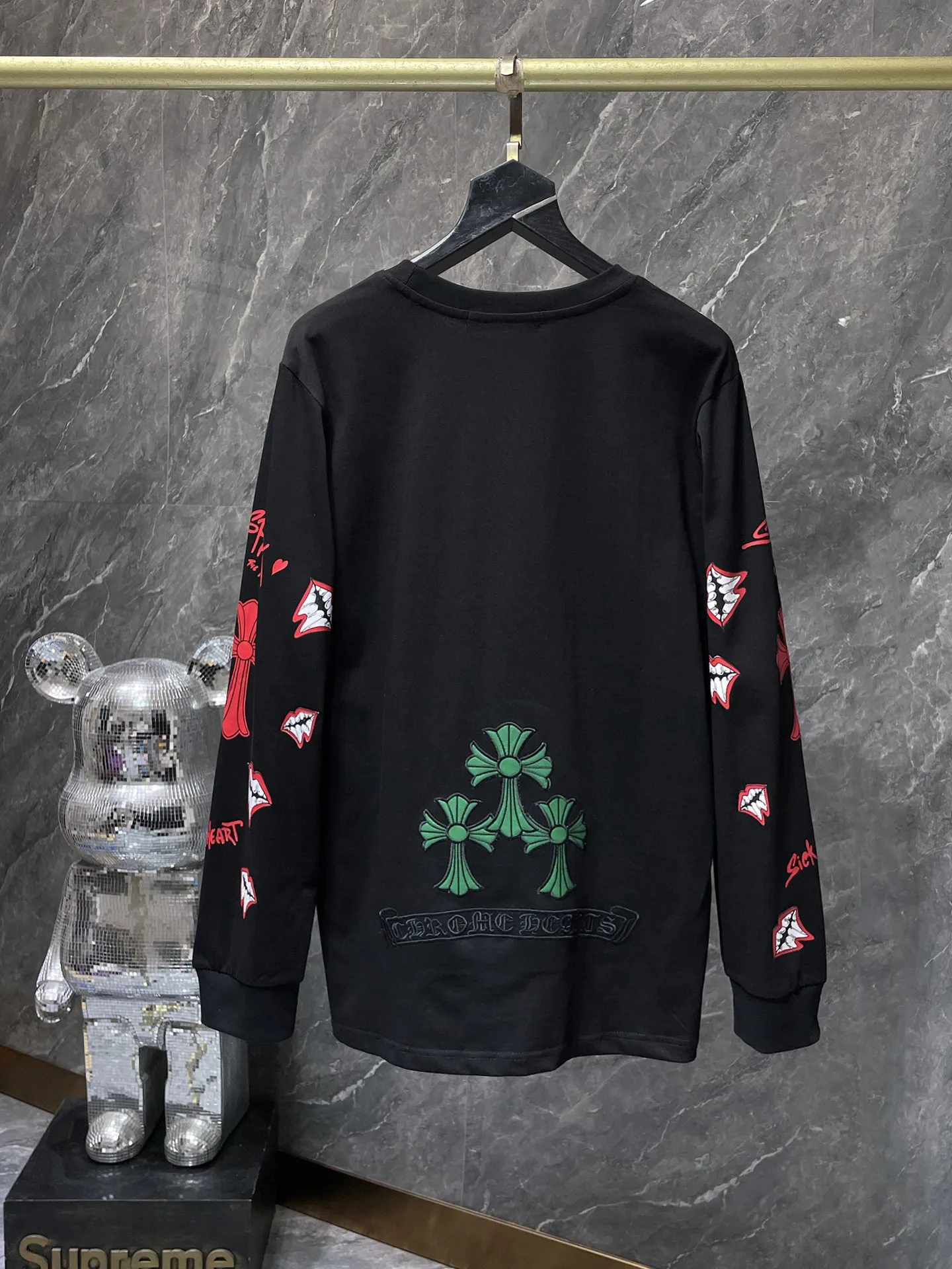 P176 Chrome Hearts🍁Long T Series🍁 Available simultaneously at counters❤️Fully upgraded fabrics! ! Crow MattyBoy red lip cross-stitch embroidery leather long-sleeved T. Re-engraved version 1:1 high weight original fabric 🌈Recommended colors: black white 🌈 Size: S, M, L, XL